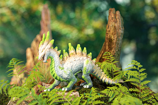 What are the advantages of toy dinosaurs?
