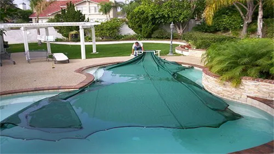Swimming-pool cover net