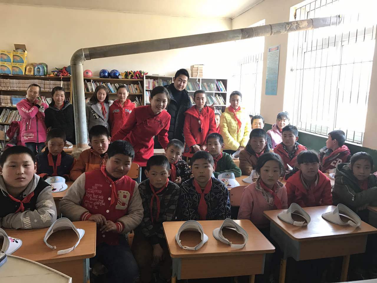 沈陽故宮博物院流動(dòng)博物館走近留守兒童 沈陽故宮博物院流動(dòng)博物館走近留守兒童