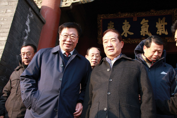 親民黨主席宋楚瑜和夫人陳萬(wàn)水參觀沈陽(yáng)故宮 親民黨主席宋楚瑜和夫人陳萬(wàn)水參觀沈陽(yáng)故宮