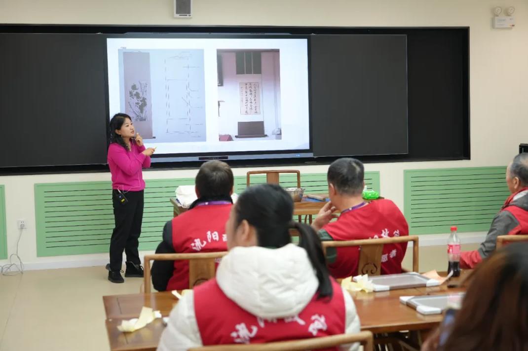 國(guó)際志愿者日|“傳承裝裱技藝 探索非遺魅力” 國(guó)際志愿者日|“傳承裝裱技藝 探索非遺魅力”