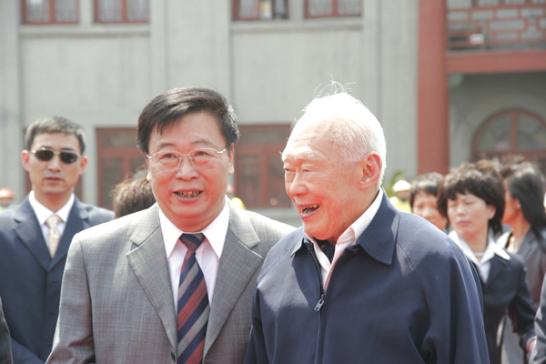 新加坡內(nèi)閣資政李光耀及夫人 新加坡內(nèi)閣資政李光耀及夫人