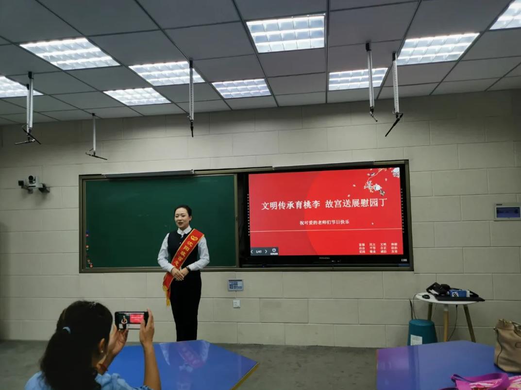 文明傳承育桃李 故宮送展慰園丁 文明傳承育桃李 故宮送展慰園丁