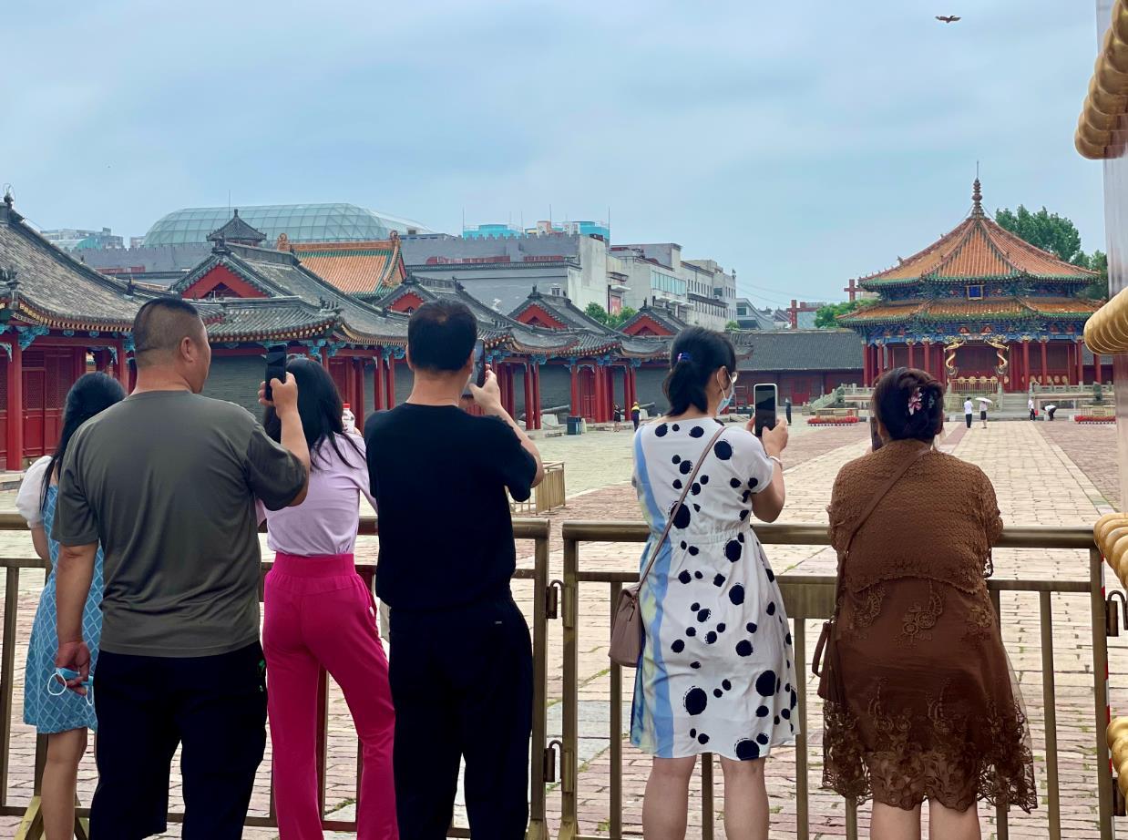 以人為本精細(xì)服務(wù) 改善旅游感受 以人為本精細(xì)服務(wù) 改善旅游感受