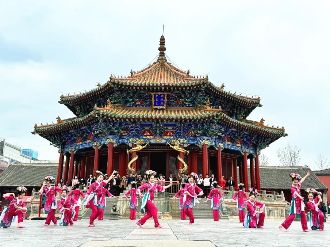 輕騎踏歌行 唱響新六地——沈陽音樂學(xué)院“紅色文藝輕騎兵”小分隊走進沈陽故宮博物院 輕騎踏歌行 唱響新六地——沈陽音樂學(xué)院“紅色文藝輕騎兵”小分隊走進沈陽故宮博物院