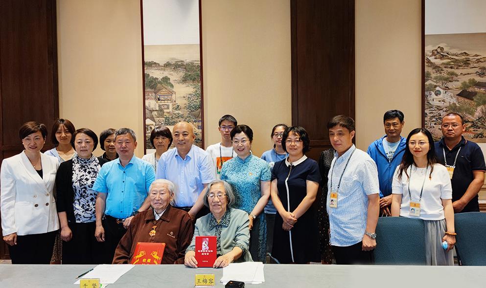 故宮博物院于堅同志將個人藏書捐贈沈陽故宮 故宮博物院于堅同志將個人藏書捐贈沈陽故宮