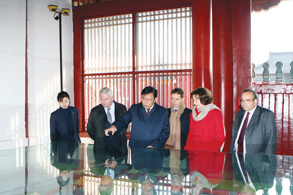 法國對外貿(mào)易部副部長伊德拉克 法國對外貿(mào)易部副部長伊德拉克
