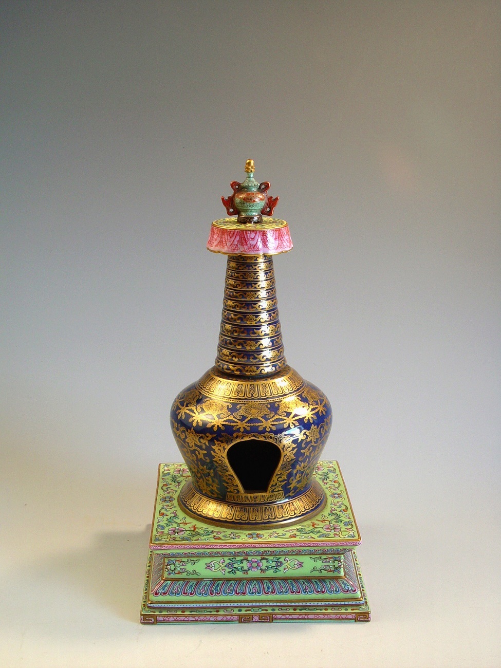 清粉彩描金佛塔