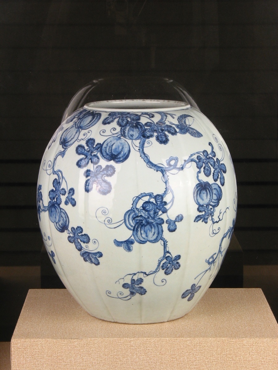 清乾隆青花瓜形壇