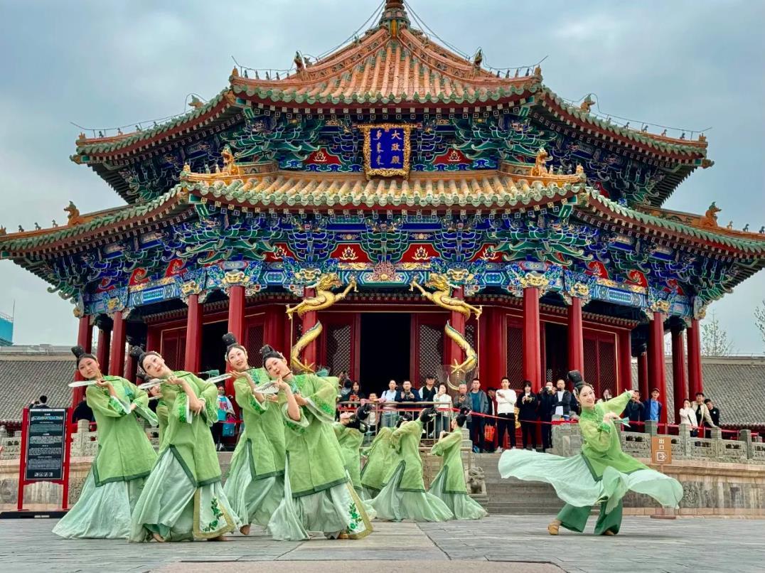 輕騎踏歌行 唱響新六地——沈陽音樂學(xué)院“紅色文藝輕騎兵”小分隊走進沈陽故宮博物院 輕騎踏歌行 唱響新六地——沈陽音樂學(xué)院“紅色文藝輕騎兵”小分隊走進沈陽故宮博物院