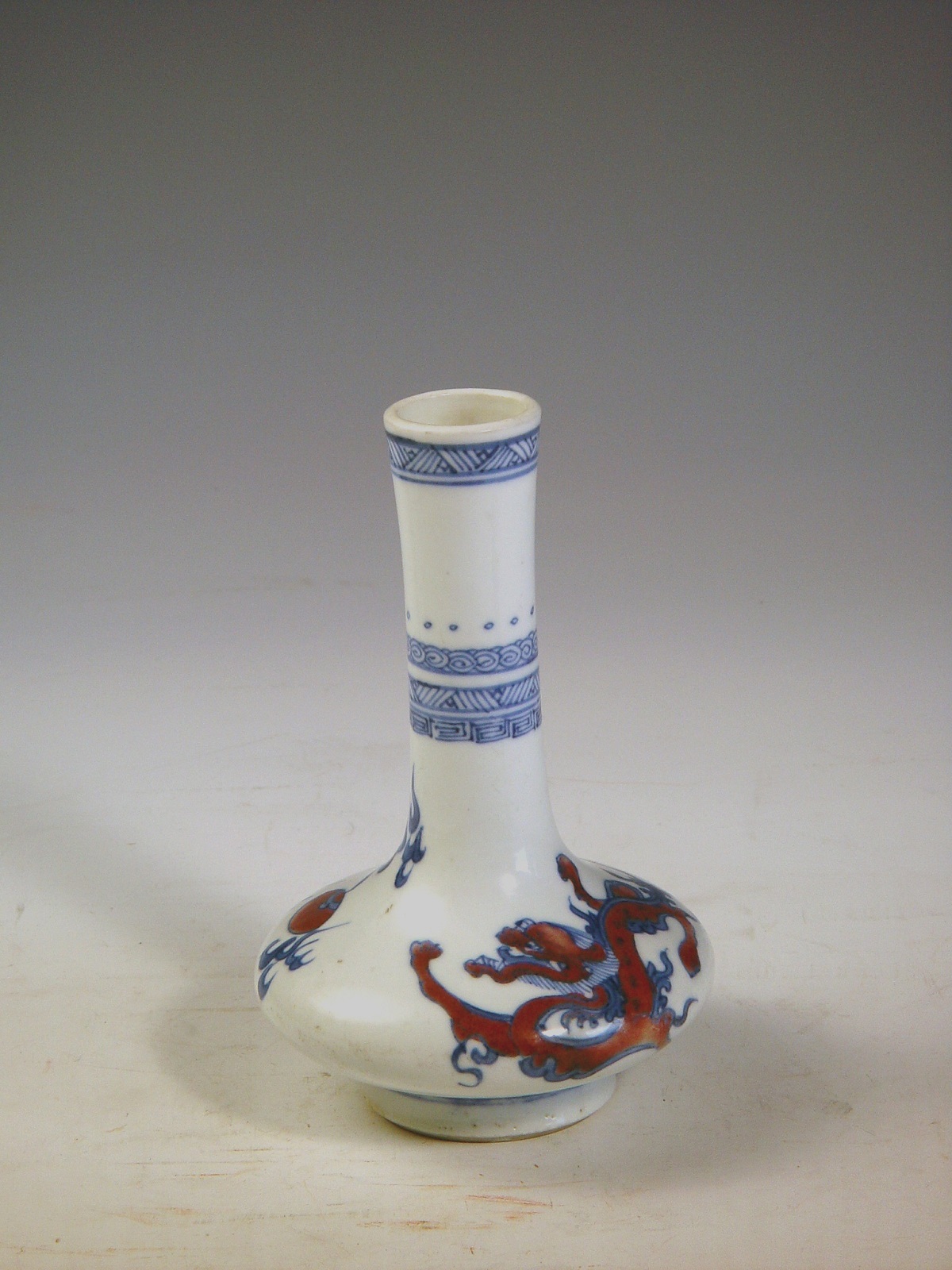 清康熙青花釉里紅螭龍扁瓶