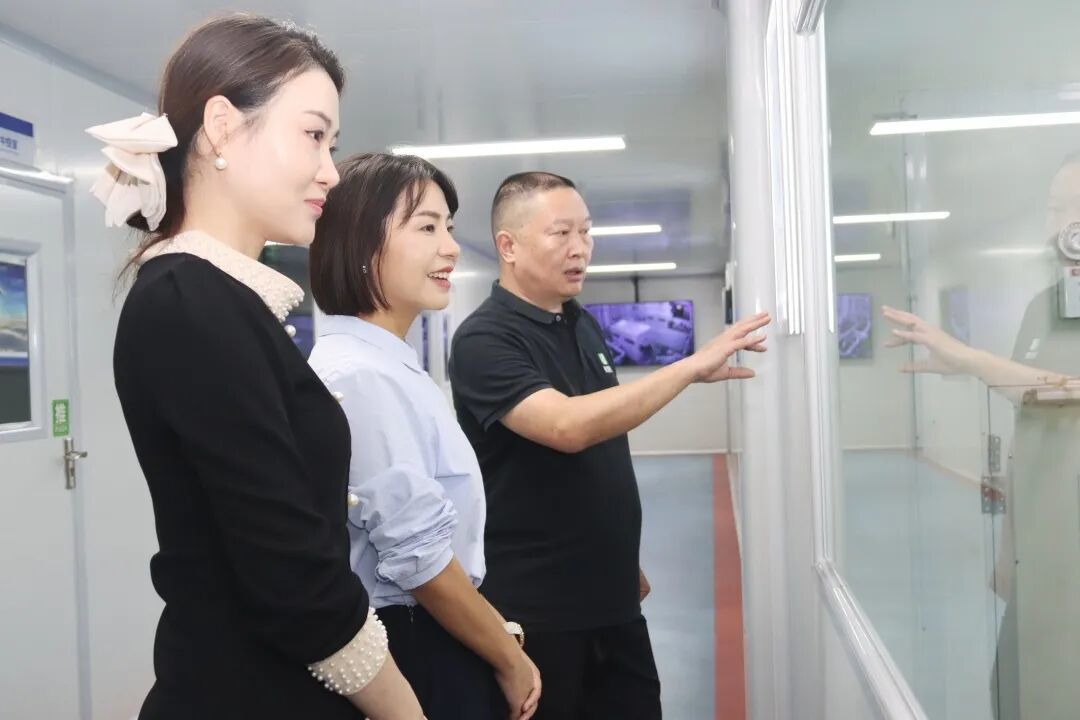 广汉市委常委、副市长卢芬一行赴新升集团旗下新升科技调研走访