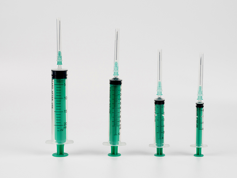 Syringe with needle Green push rod