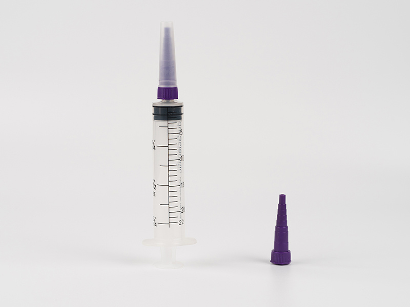 Intestinal feeding syringe