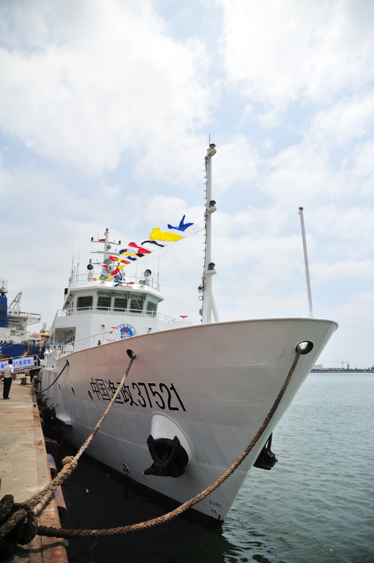 Weihai City's 300-ton fisheries patrol vessel