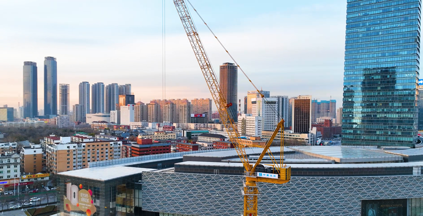 助建摩天雙子塔 | 徐工動臂塔機閃耀“云端”