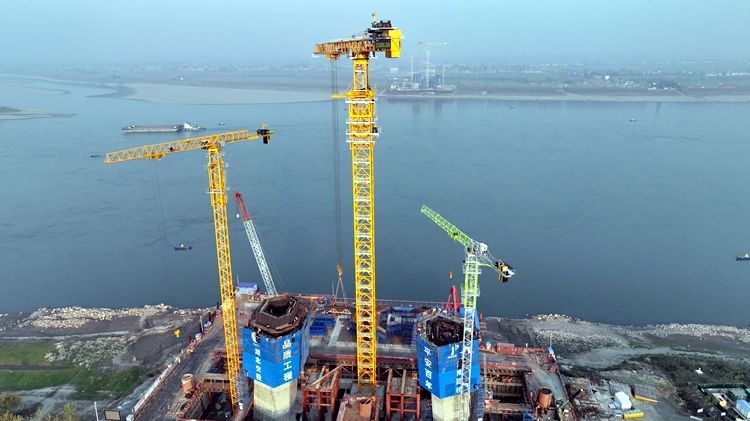“双向奔赴”！两台R4300-200南北岸双向建设观音寺长江大桥