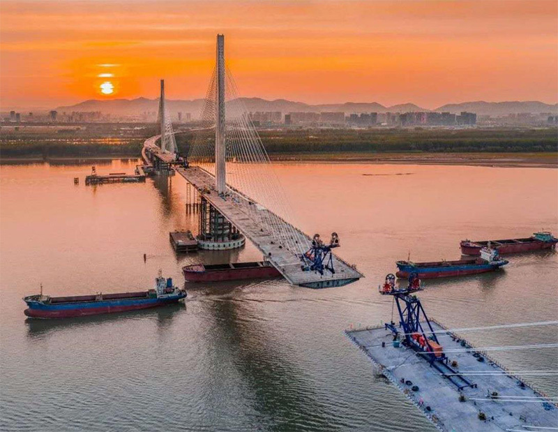 南京長江五橋：世界首座鋼混組合結構大跨徑橋梁