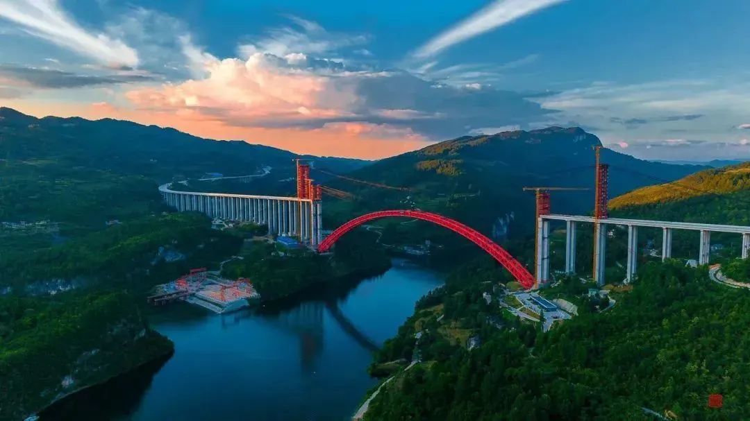 震撼！三一護航世界最大跨徑上承式鋼管混凝土拱橋