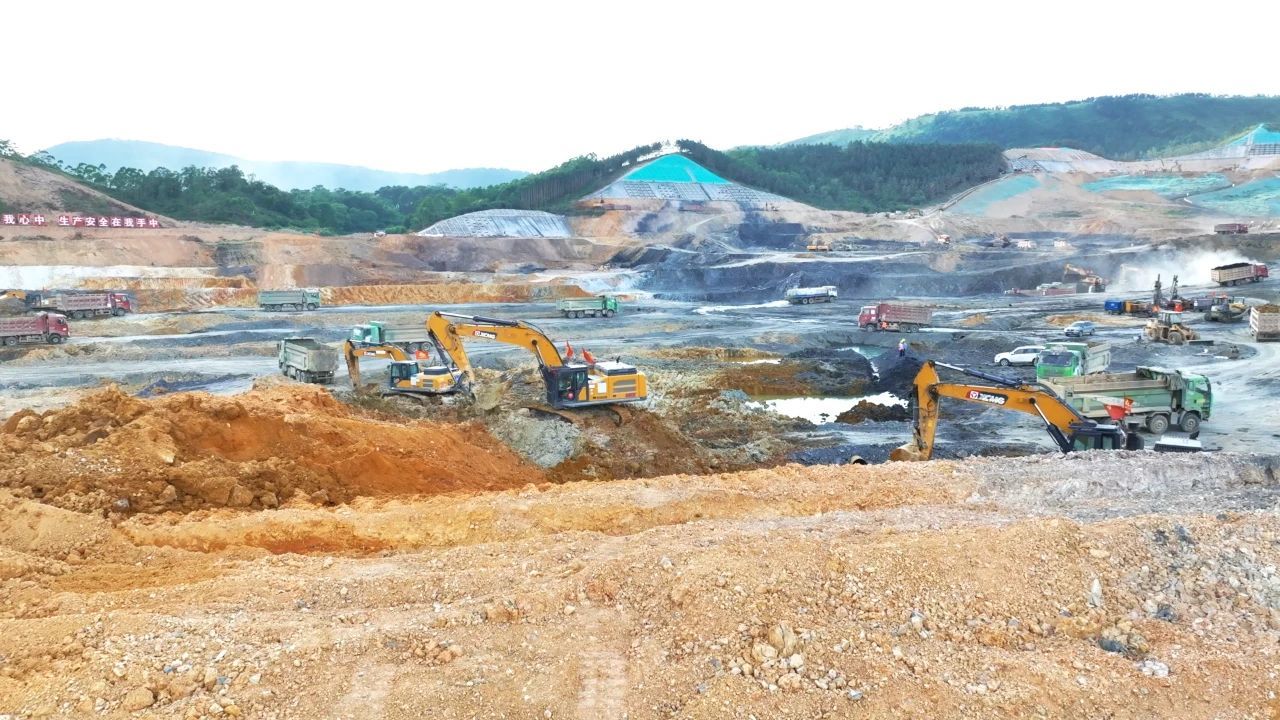 世紀工程！百臺徐工挖掘機助建西部陸海新通道