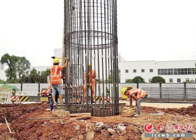 中國(guó)建筑二局三清高速水下樁澆筑