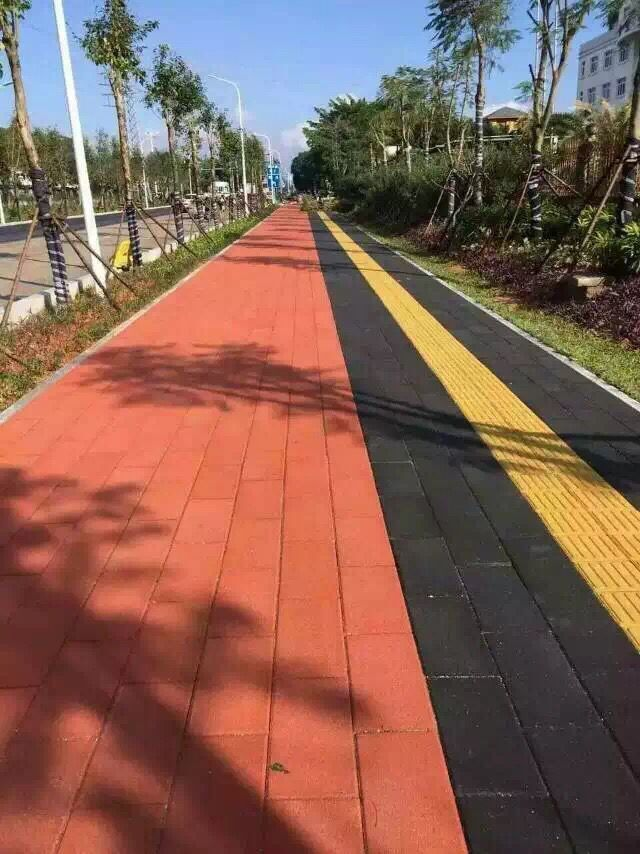 混凝土實(shí)心磚車(chē)間