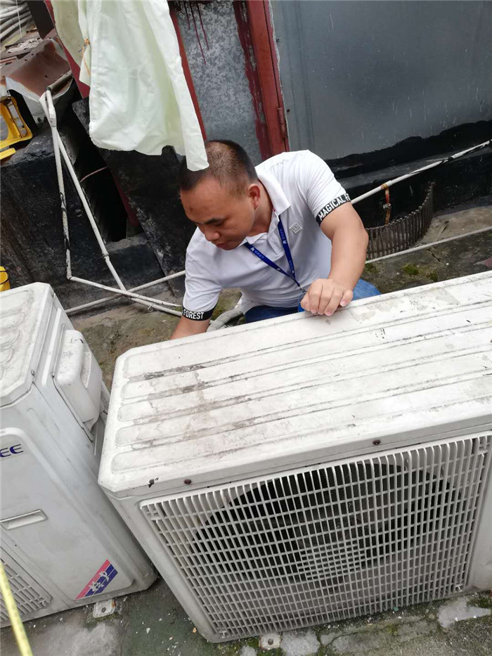 华丽公司开展夏季空调电气安全专项检查