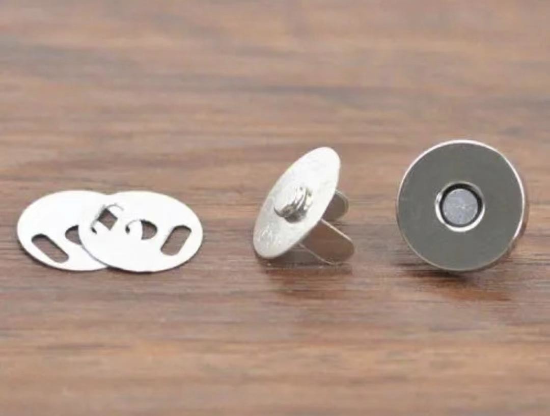 Magnetic badge
