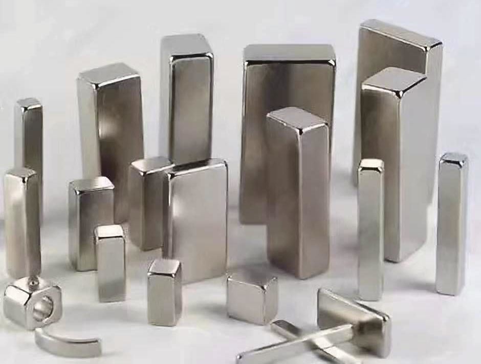 Strong magnetic neodymium iron boron