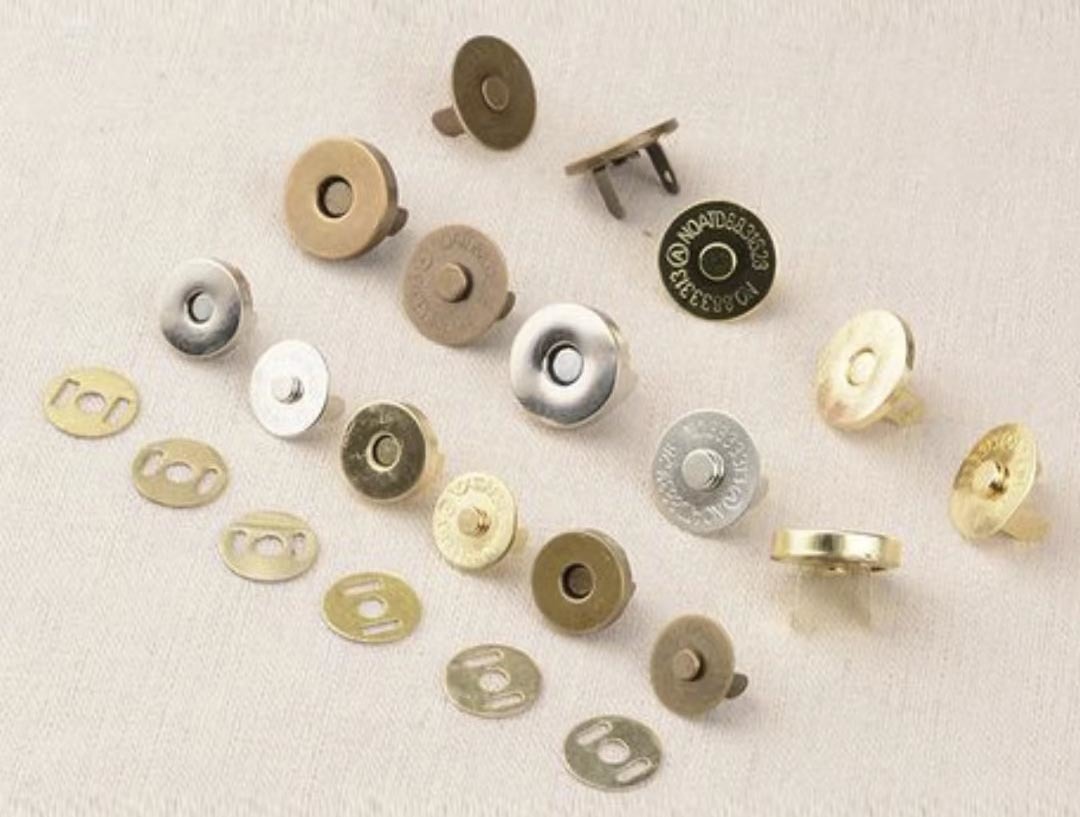 Magnetic badge