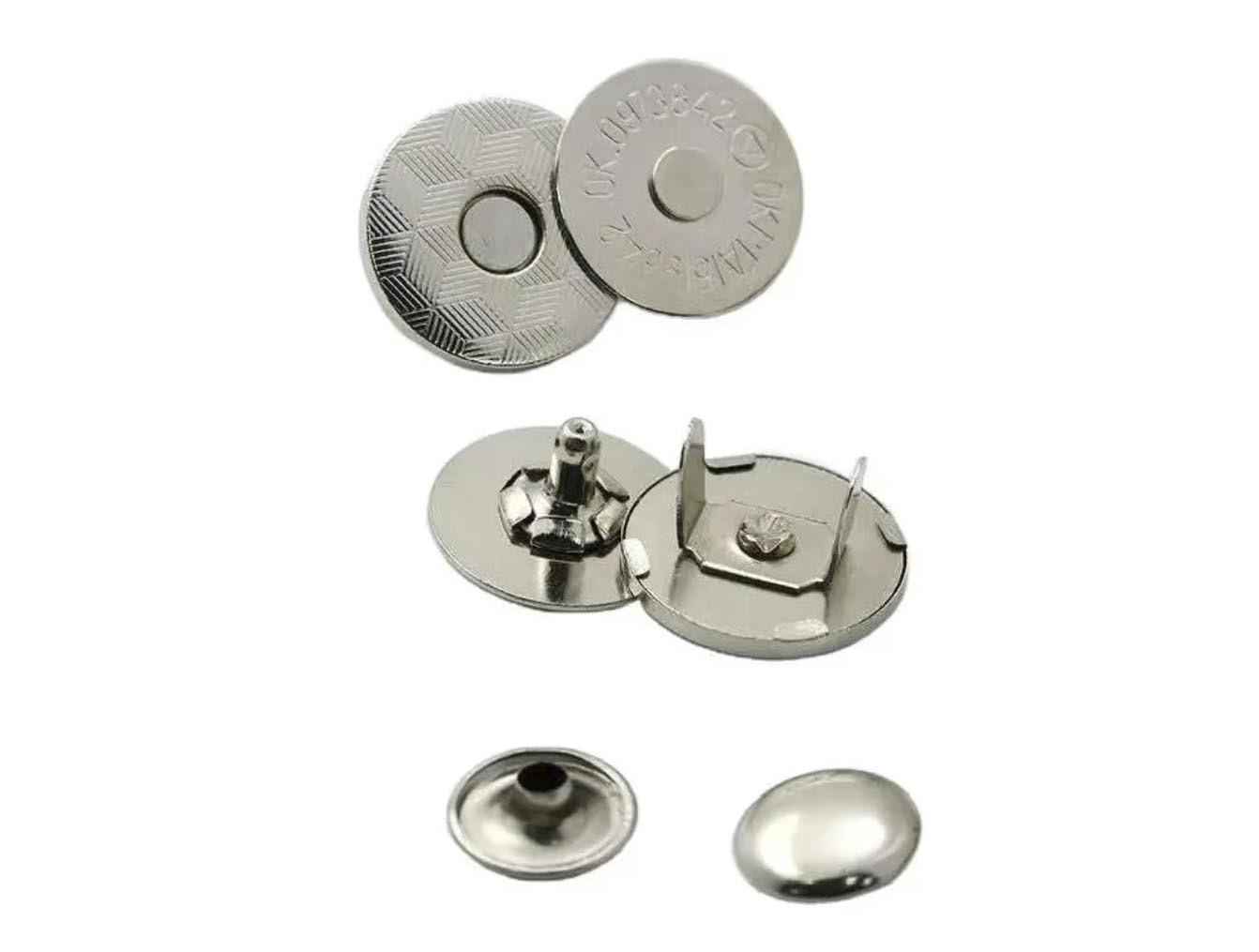 Magnetic badge