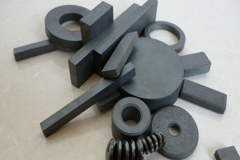 Can a magnet be cut open to obtain two magnets or a monopole magnet?