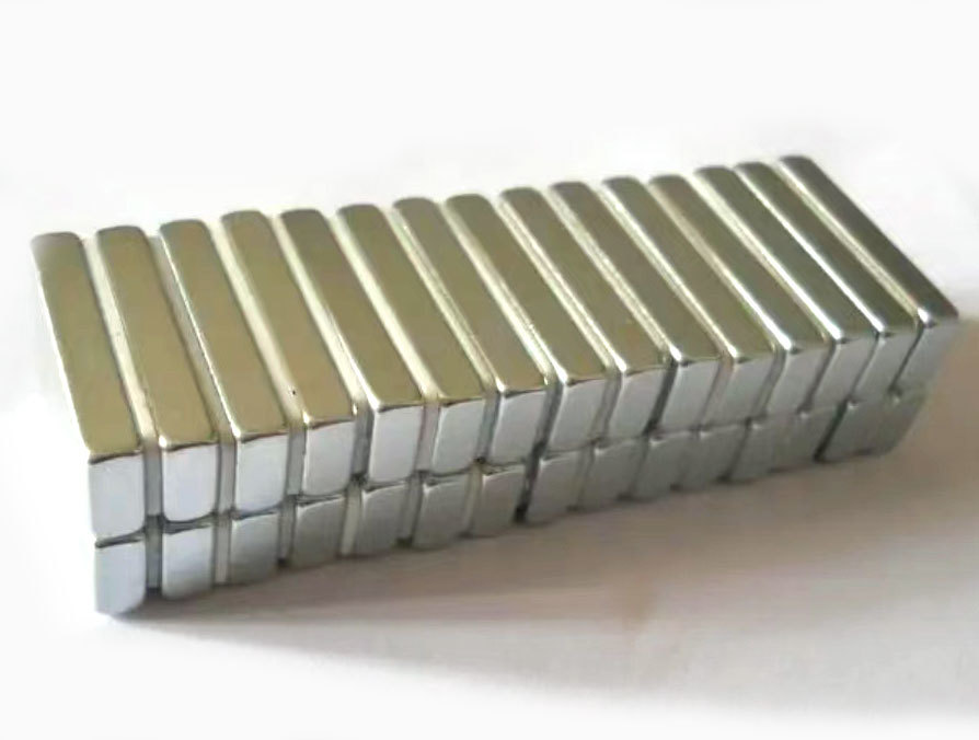 Strong magnetic neodymium iron boron