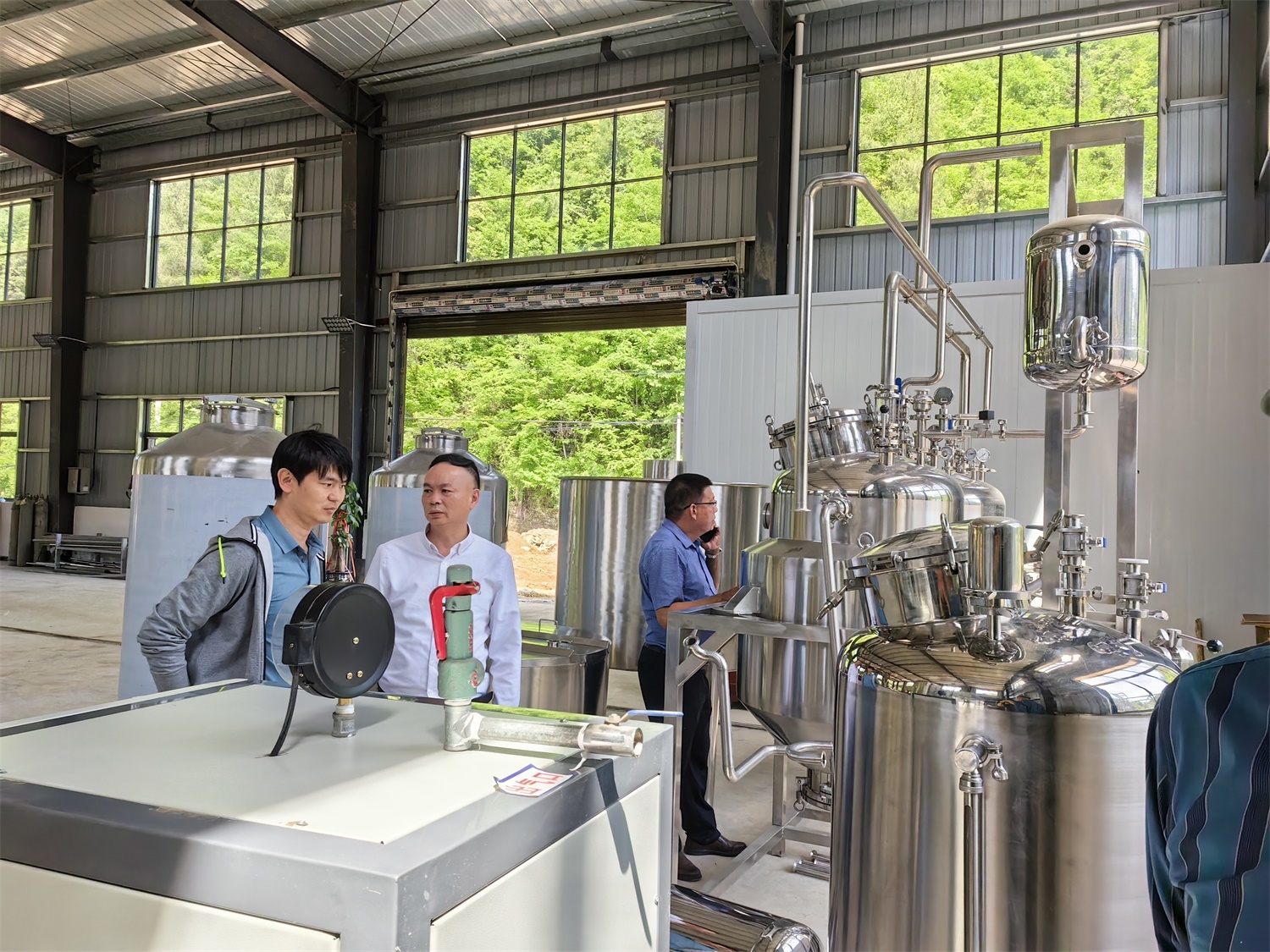 湖北丹江口孚全得生物 陳建永董事長考察車間