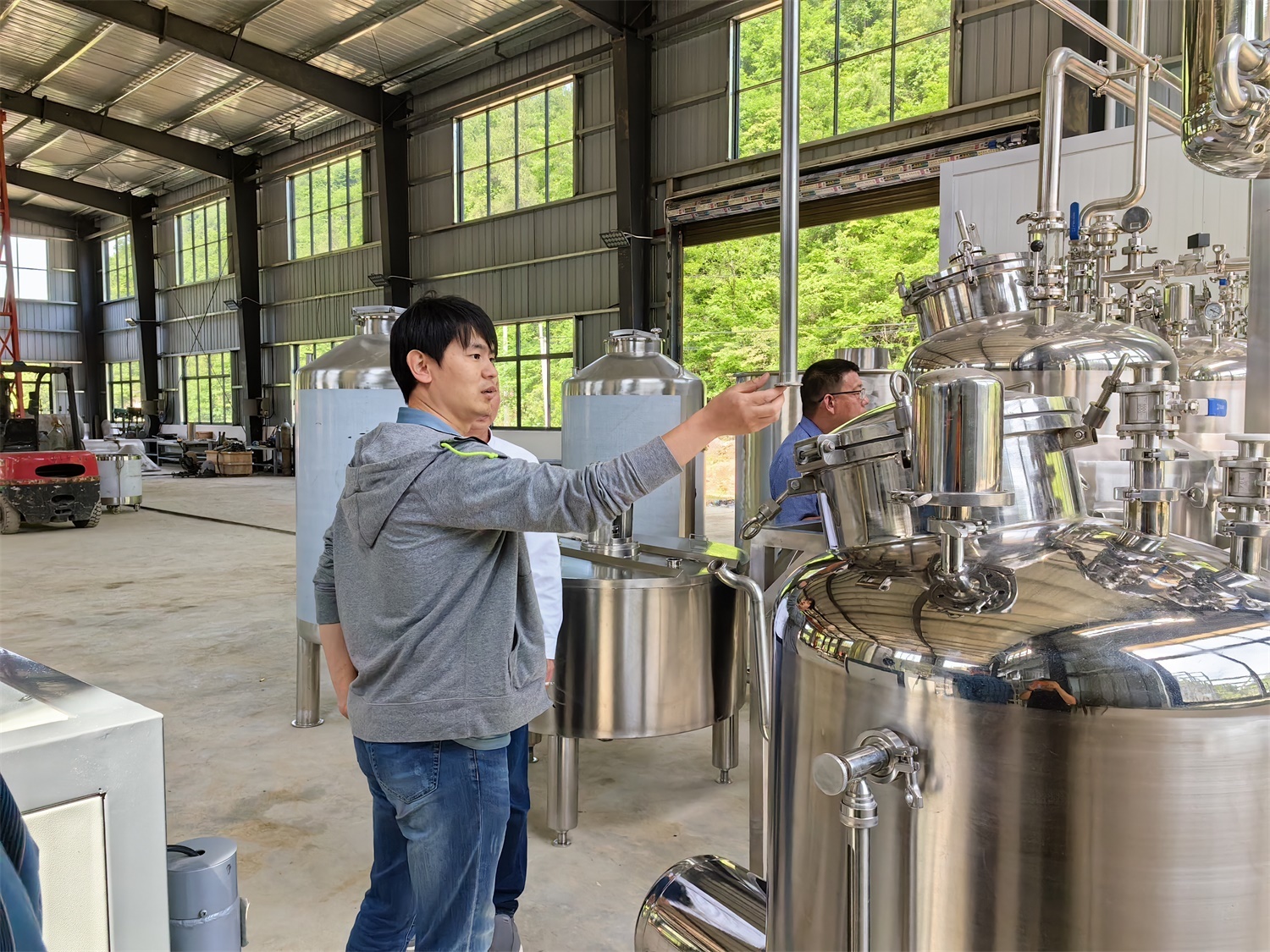 湖北丹江口孚全得生物 陳建永董事長考察車間