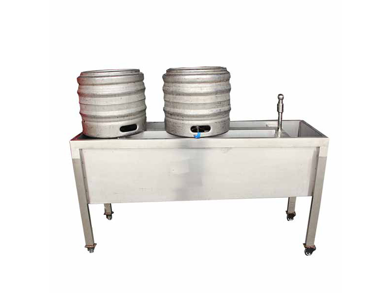 Three-head turnover bucket cleaning table