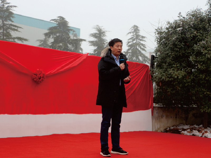 He Yong, secretario general de la Asociación de la Industria de Licores de China, asistió a la ceremonia de apertura de la Industria de Licores de Jingde