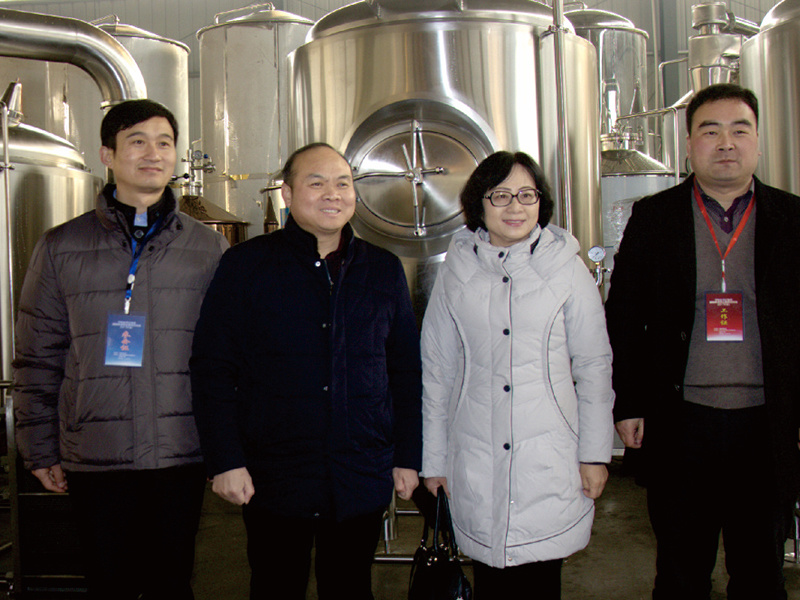 El secretario general Wang Xin de la Asociación de Maquinaria de la Industria Ligera de China fue a Jingde Company para guiar el trabajo