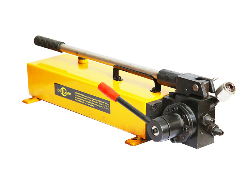 Double acting hand hydraulic pump