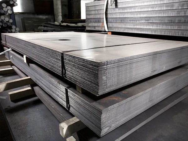 What is the material of carbon steel plate and what are its advantages and disadvantages
