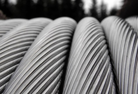 What are the characteristics of steel wire ropes for port machinery?