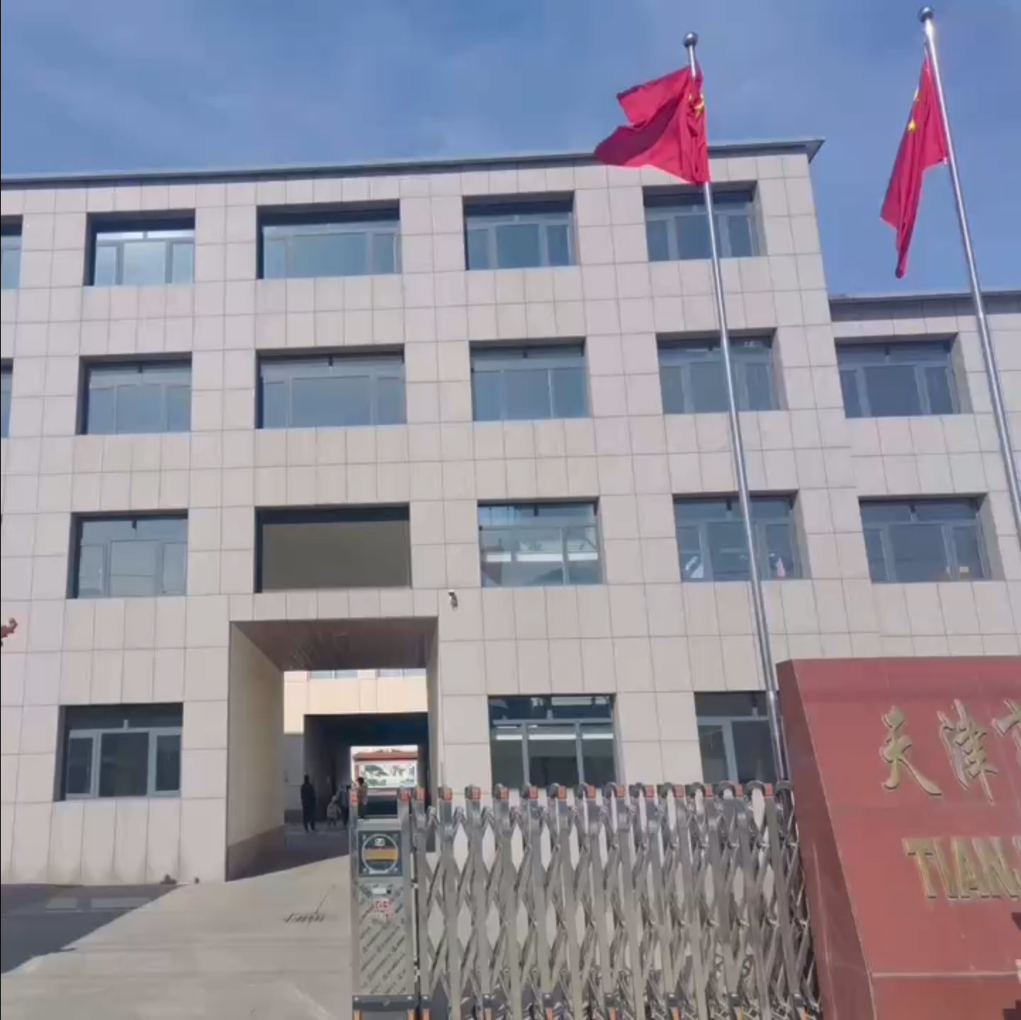 视频标题 视频标题