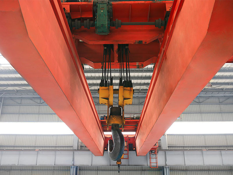 Working characteristics and risk factors of double beam cranes