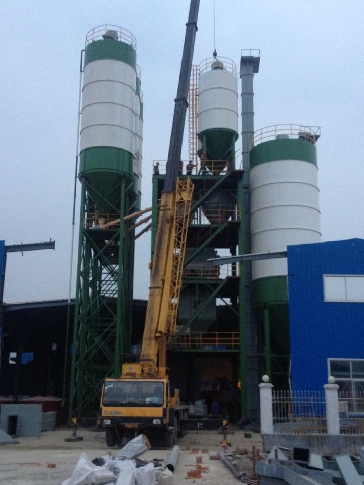 喜讯祝贺江苏泰兴市唯一一套年产量30万吨预拌砂浆生产线主体吊装工程顺利结束