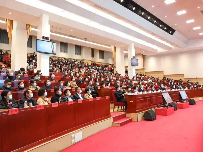 Доклад о передовой классической деятельности демократической партии провинции был удостоен признания в хане за проведение в хане генеральной ассамблеи генеральной ассамблеи членов КПК в качестве члена КПК