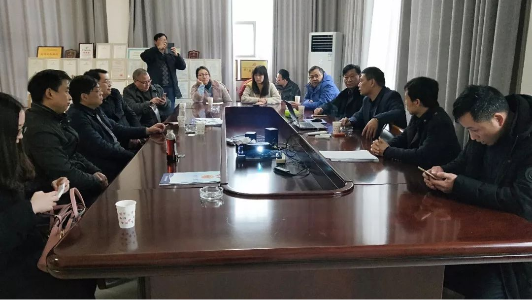 Заместитель председателя городского совета ван инджун и его группа участвовали в мероприятиях по созданию справедливой и справедливой среды верховенства закона для экономического развития в провинции хубэй