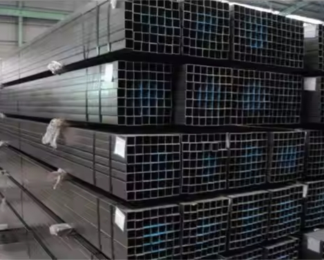High-quality carbon steel, hot-dip galvanized square tubes, 80x80x3.0mm, thick zinc coating, strong weather resistance, for large-scale steel structures.