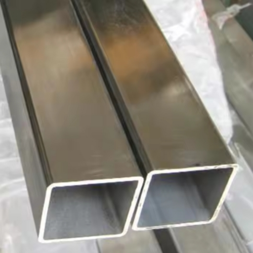 Wholesale hot-dip galvanized square tubes. A variety of specifications are available. Comply with national standard Q235B. Customized length cutting is supported.