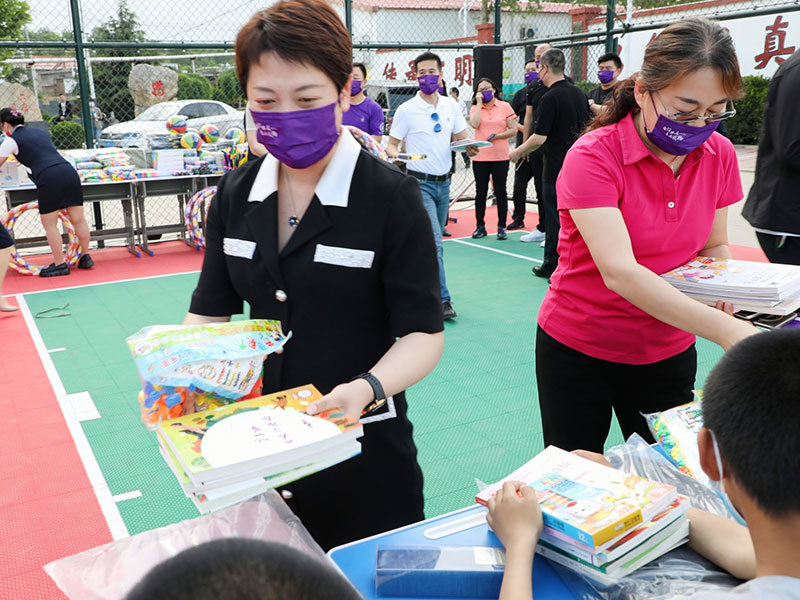 Donation of basketball courts and books for Huojiazhuang Village Primary School