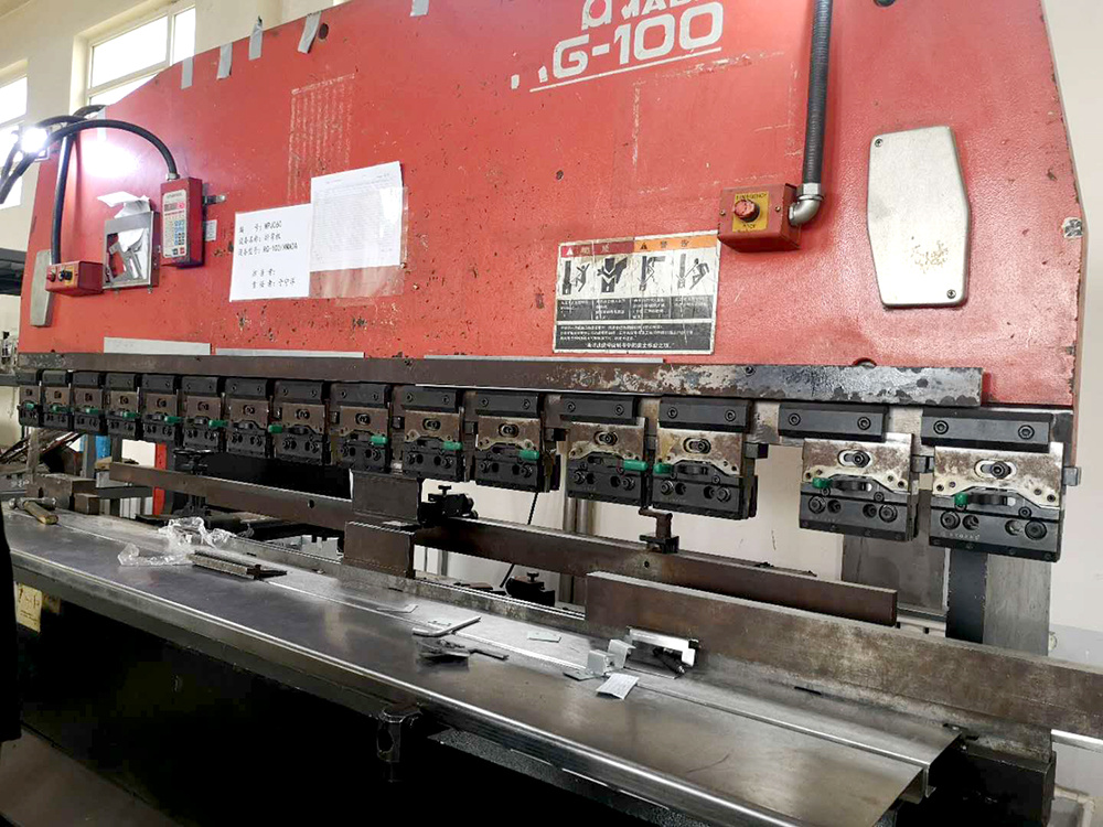 Bending machine RG-100AMADA